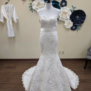 Wedding Dress 0 2 XS  mermaid fit and flare bridal gown strapless